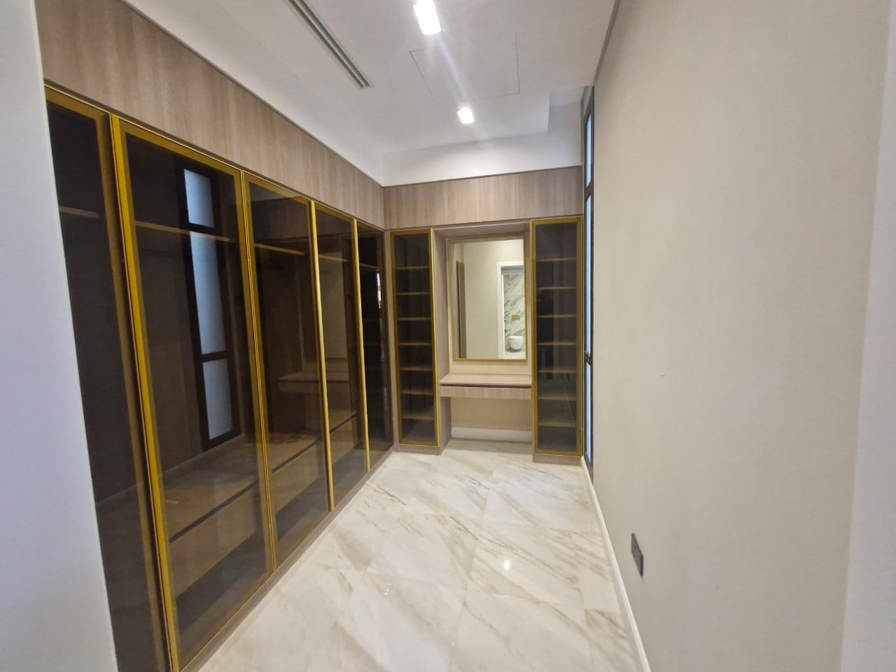 🏡 **Modern Luxury Villa for Sale in "Atual Roshn" - Elegant Design with Signature Touch of Elie Saab** 🌟